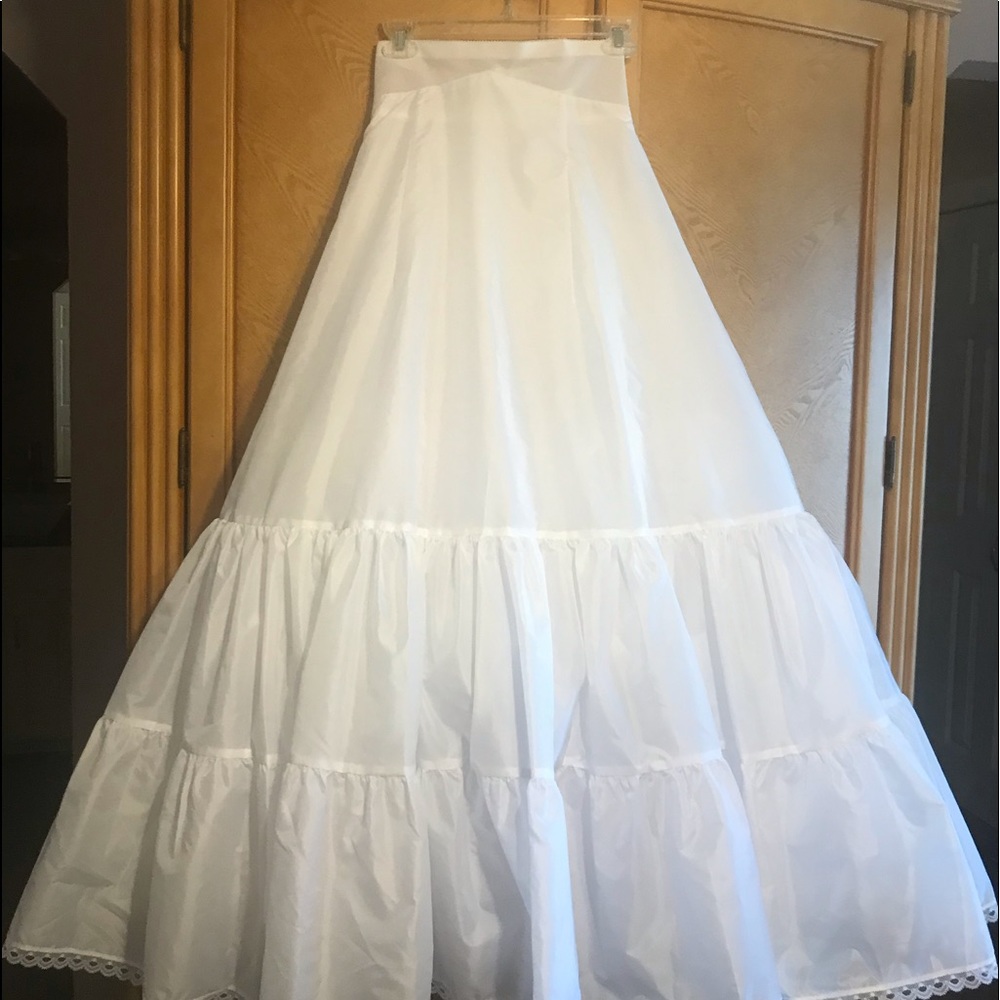 David’s Bridal Petticoat Size 6